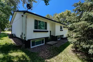 2302 7th Ave E, North Saint Paul, MN 55109 - Photo 1