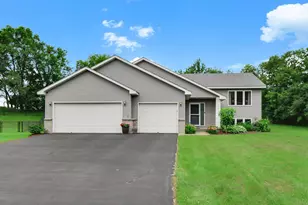 2517 Shannon Ct, Hudson, WI 54016 - Photo 1