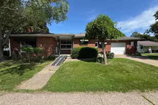 34 N Elm St, La Crescent, MN 55947 - Photo 1