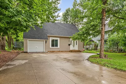 605 N Minnesota Avenue, Saint Peter, MN 56082 - Photo 1