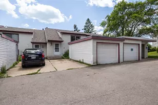 929 40th St NW, Rochester, MN 55901 - Photo 1