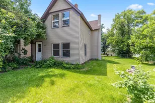 219 N 10th St, Brainerd, MN 56401 - Photo 1