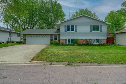 226 S 7th Avenue E, Truman, MN 56088 - Photo 1