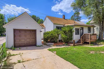 621 Victoria Street N, Saint Paul, MN 55104 - Photo 1