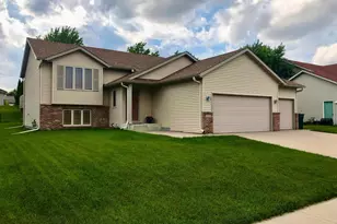 6119 Hillsboro Dr N W, Rochester, MN 55901 - Photo 1