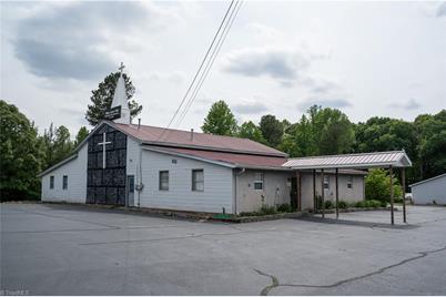 310 Circle Drive - Photo 1