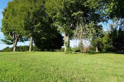 104 E Lee Avenue, Yadkinville, NC 27055 - Photo 10