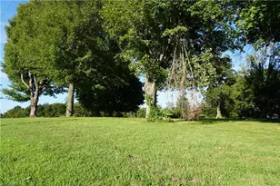 104 E Lee Ave, Yadkinville, NC 27055 - Photo 10