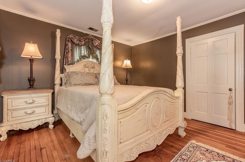 802 Lake Dr, Thomasville NC  27360-2625 exterior
