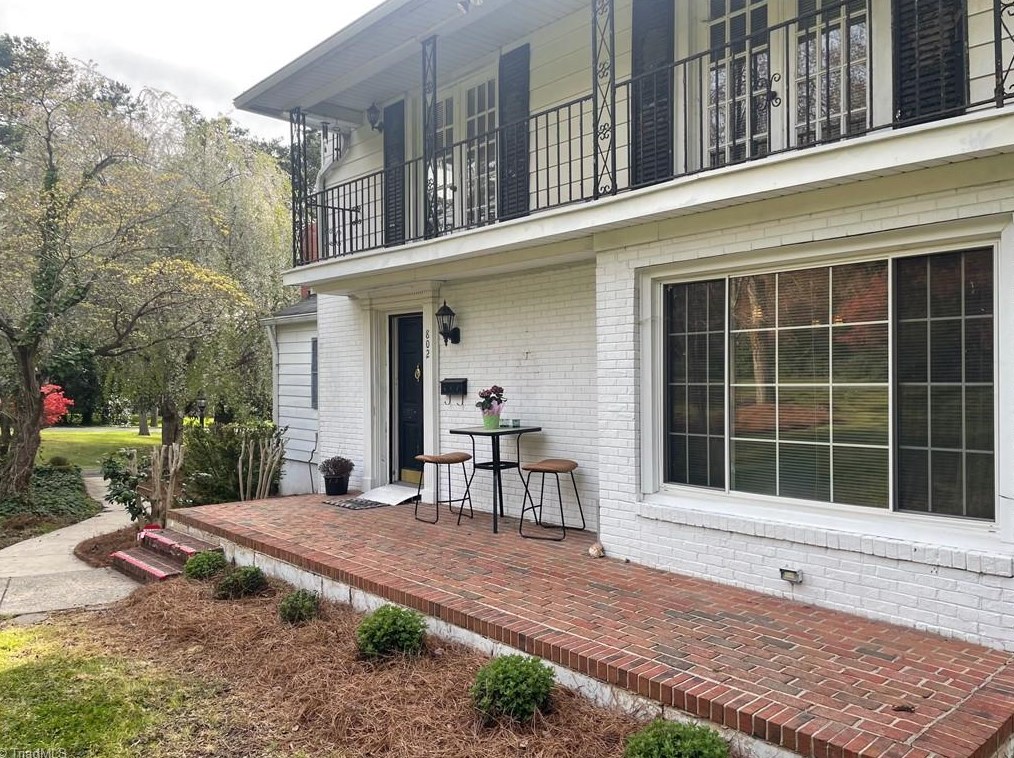 802 Lake Dr, Thomasville NC  27360-2625 exterior