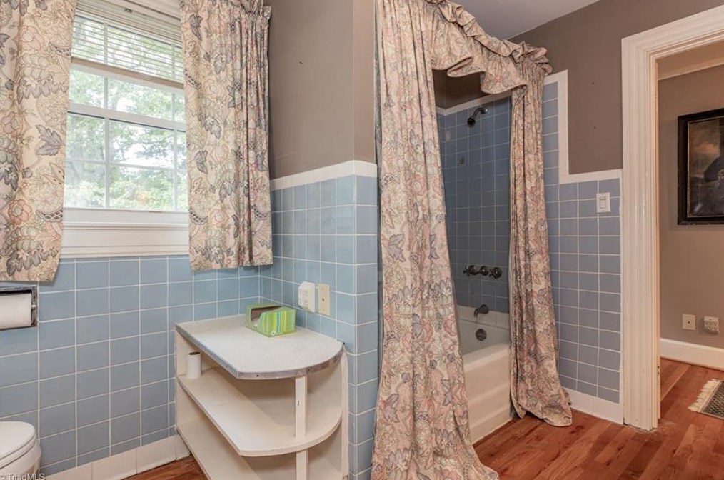 802 Lake Dr, Thomasville NC  27360-2625 exterior
