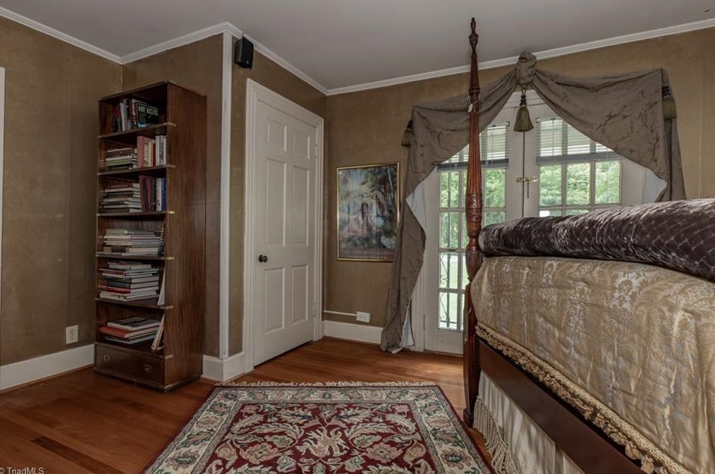 802 Lake Dr, Thomasville NC  27360-2625 exterior