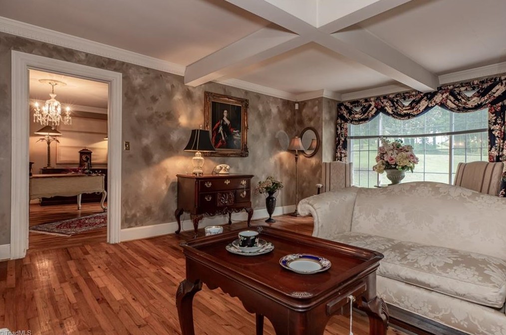 802 Lake Dr, Thomasville NC  27360-2625 exterior
