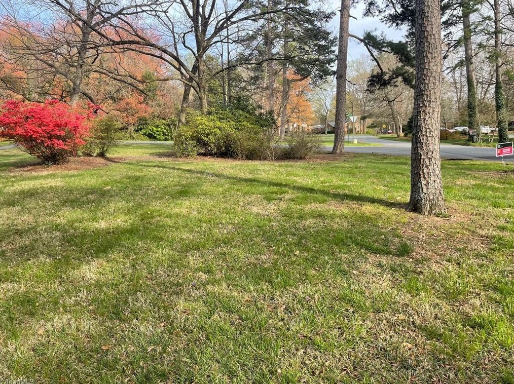 802 Lake Dr, Thomasville NC  27360-2625 exterior