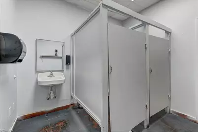 247 W Kings Highway, Eden, NC 27288 - Photo 28