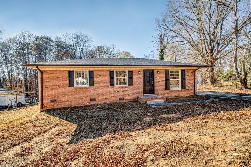 912 Gracewood Dr, Eden, NC 27288