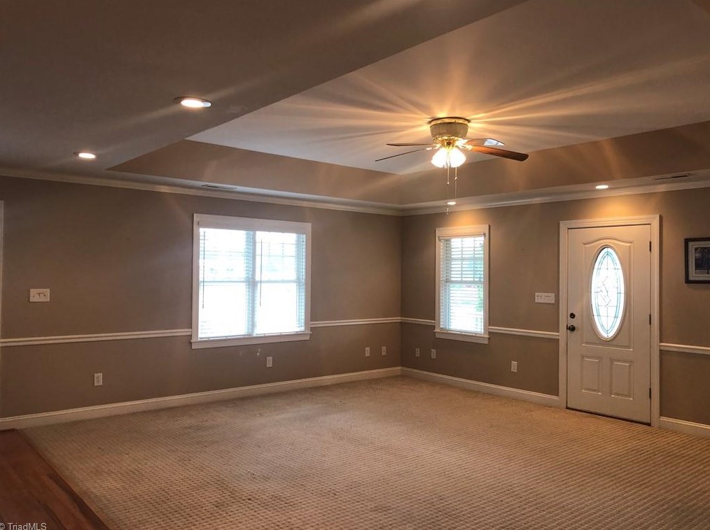 1498 Pine St, Mount Airy, NC 27030-8242