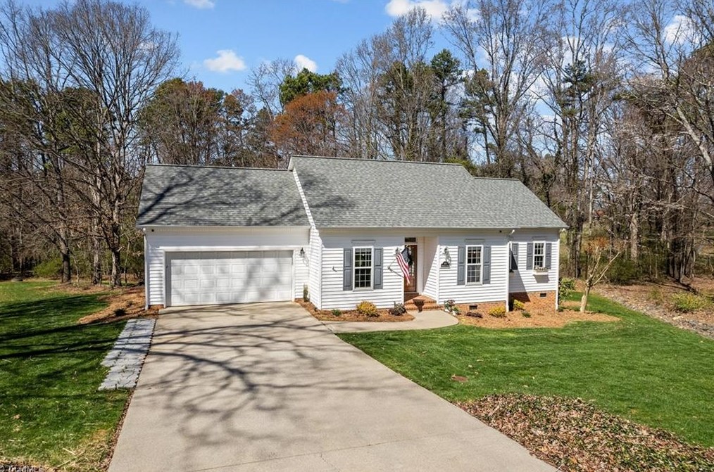 109 Amberleigh Ct, King, NC 27021