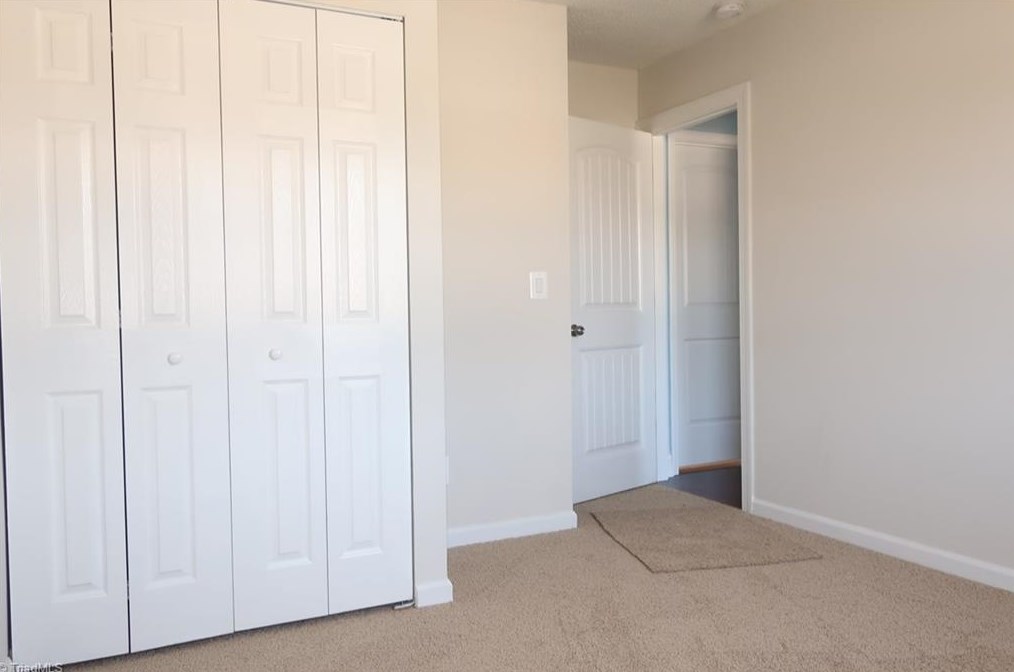 612 Kingsberry Park Dr, Winston Salem NC  27107-6206 exterior