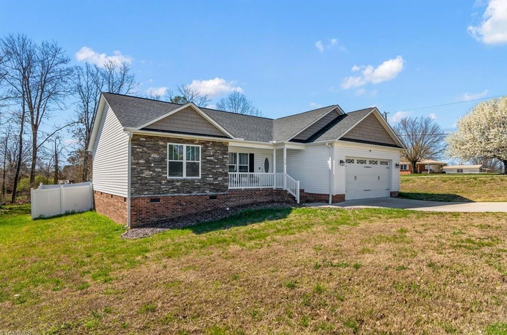 173 Von Logan Dr, Thomasville, NC 27360-2331