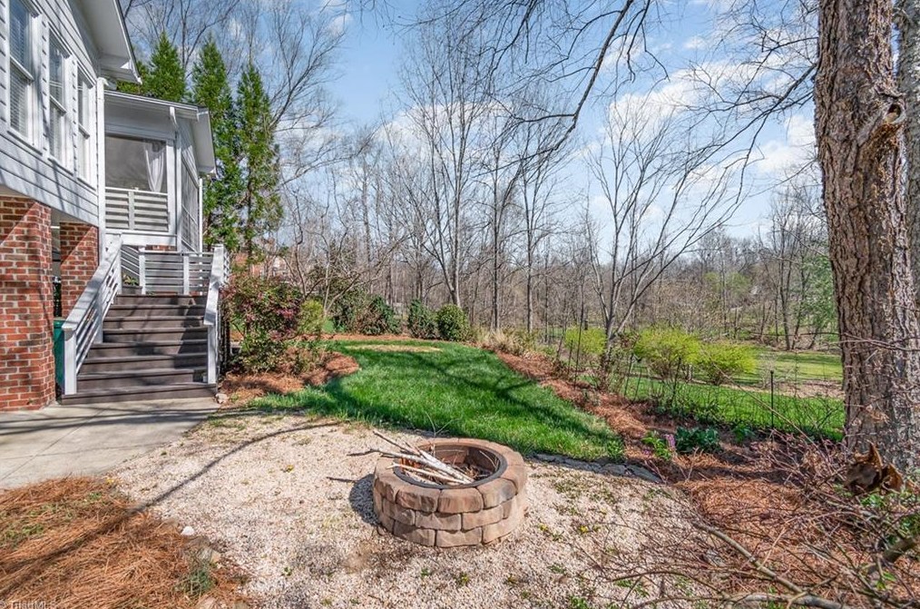 8068 Glengarriff Rd, Clemmons NC  27012-9192 exterior