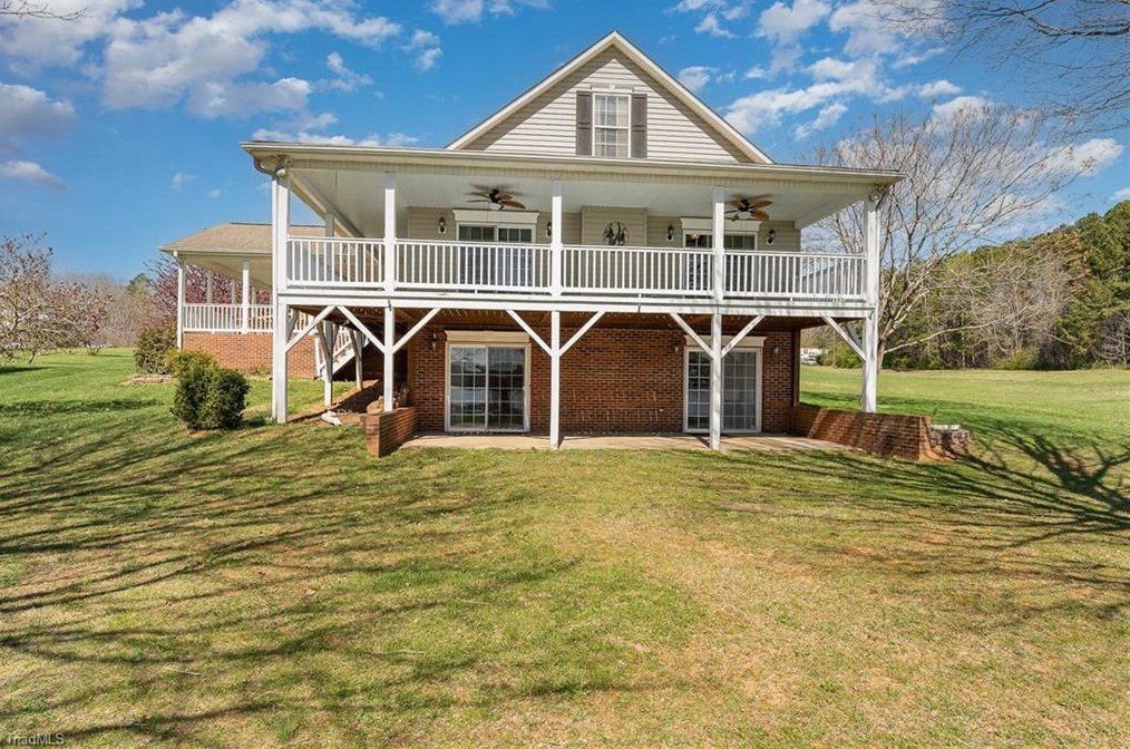 261 Cleveland Dr, Lexington, NC 27292-5738