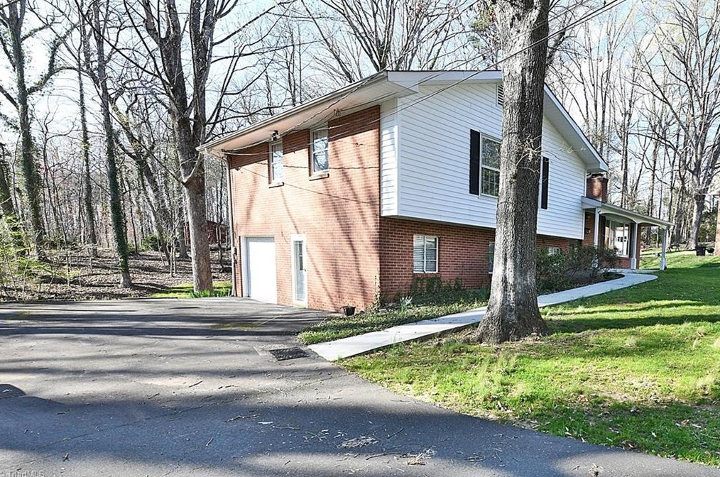 1131 Cypress Cir, Winston Salem, NC 27106-3307