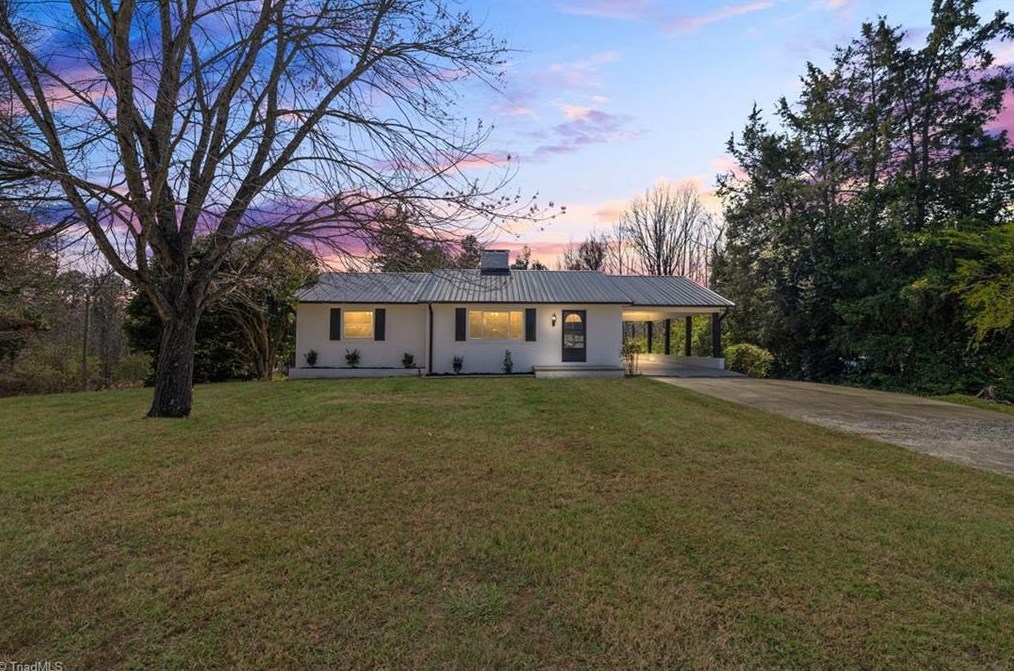 360 Oak View Ln, Asheboro, NC 27205-9005