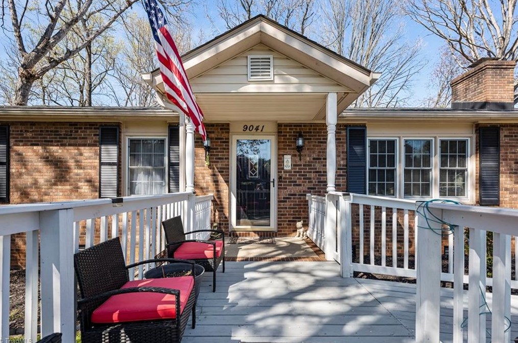 9041 Foxlair Dr, Kernersville NC  27284-9404 exterior