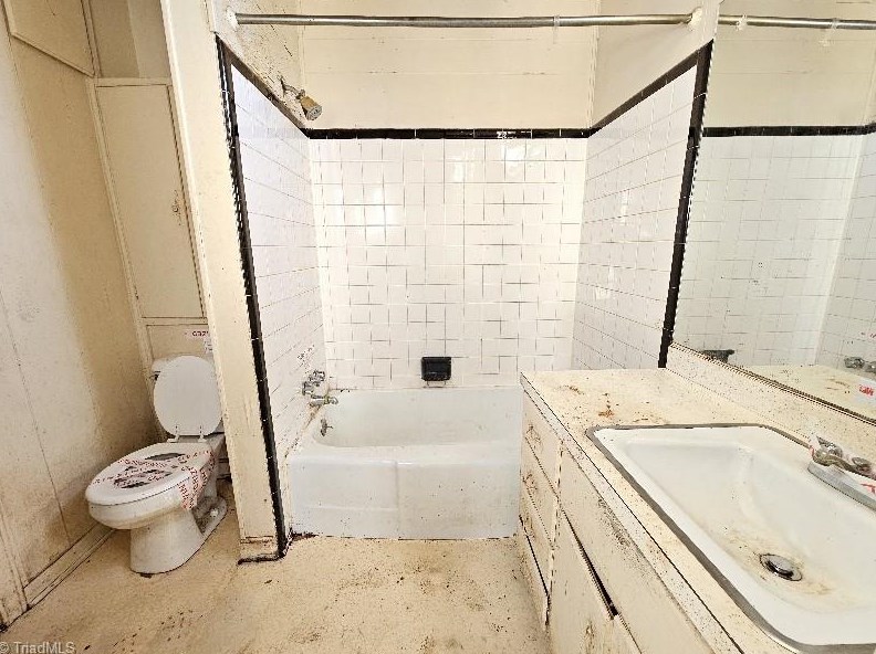 1521 Colonial Ave, Greensboro NC  27408-4907 exterior