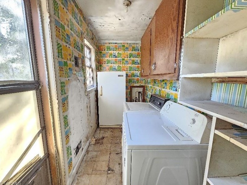 1521 Colonial Ave, Greensboro NC  27408-4907 exterior