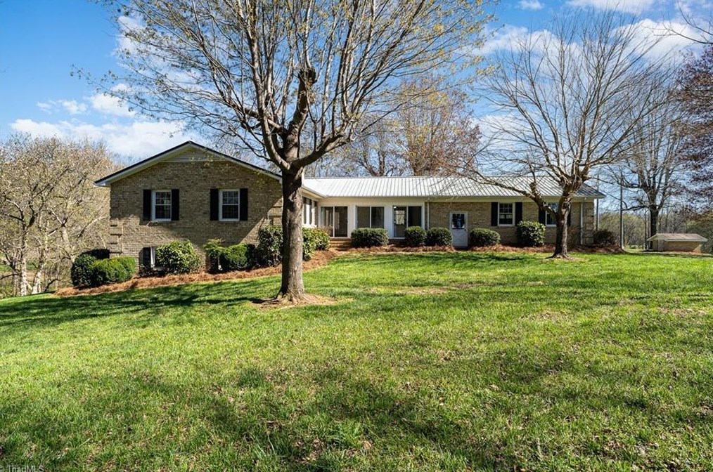 4429 Little Beane Store Rd, Seagrove, NC 27341-8396