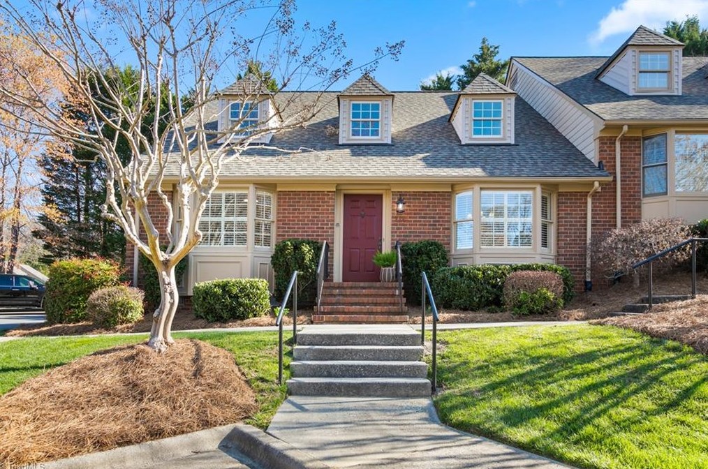 212 Quarterpath Ln, Jamestown, NC 27282-8619