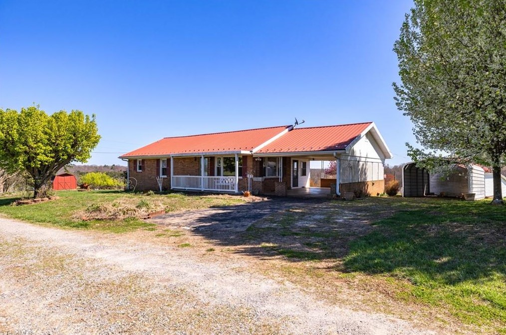 150 Old Oak Ln, Elkin, NC 28621-8462