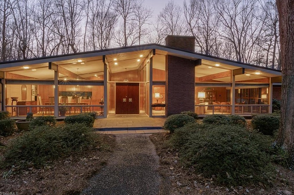 1073 Sweetbriar Rd, High Point, NC 27262-4574