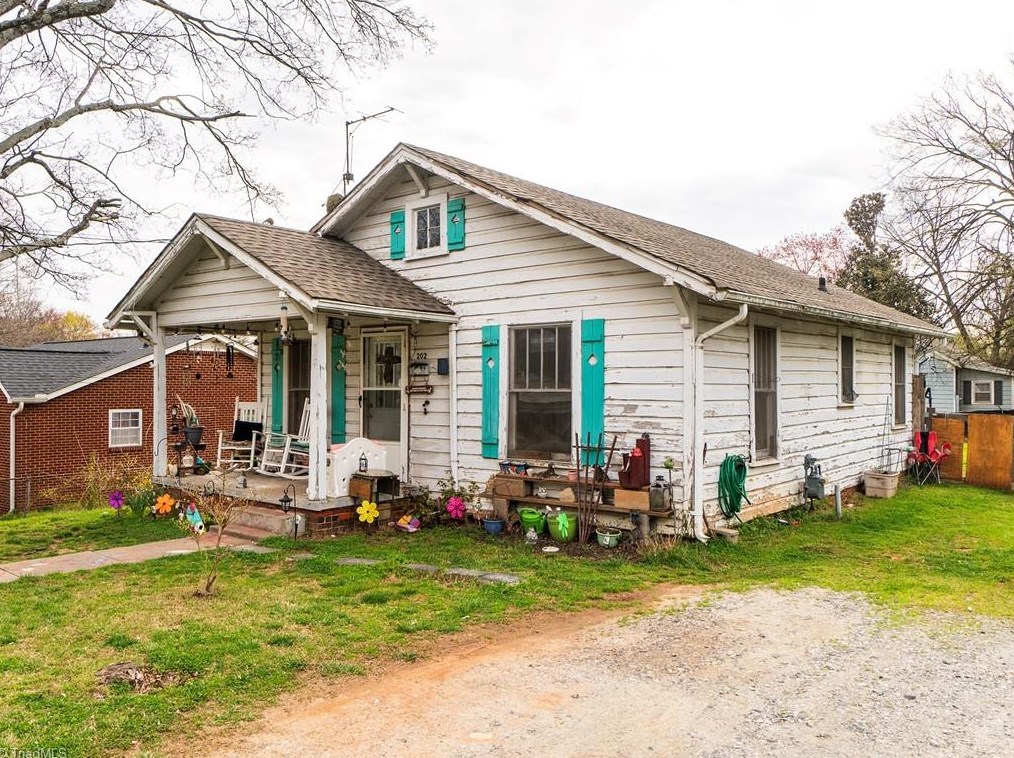 202 Whitsett St, Graham, NC 27253