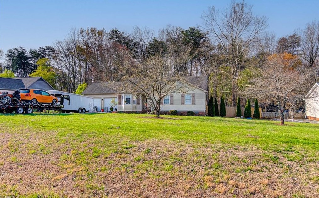 9305 Smoke Hollow Rd, Kernersville NC  27284-9077 exterior