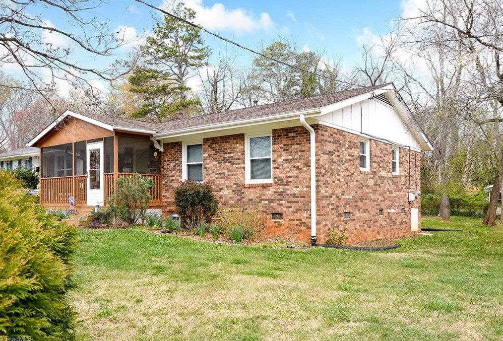 1887 Deborah Ln, Winston Salem, NC 27103