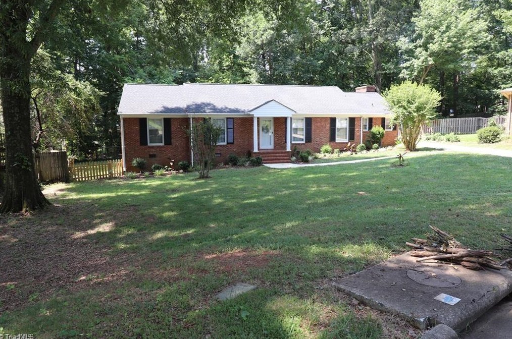 5 Leawood Ct, Greensboro, NC 27410