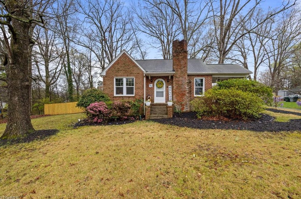 302 Balfour Ave, Asheboro, NC 27203-3555