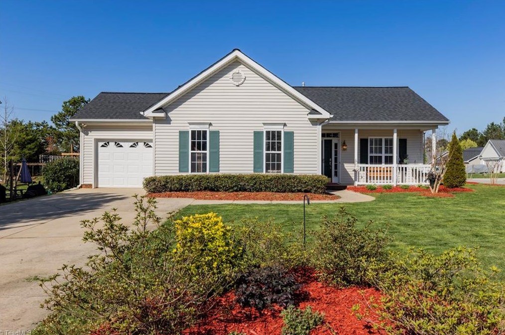 3655 Hickswood Forest Dr, High Point, NC 27265