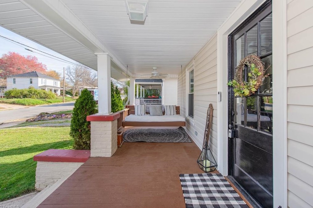 215 Park St, Lexington, NC 27292-3021