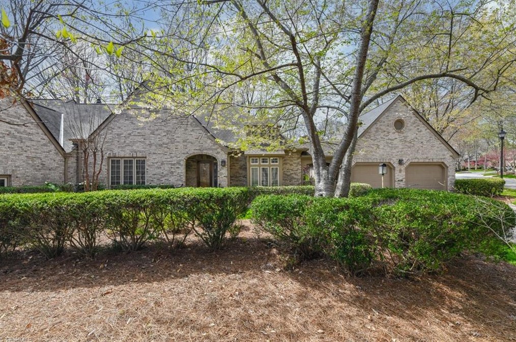 21 Sturbridge Ln, Greensboro, NC 27408