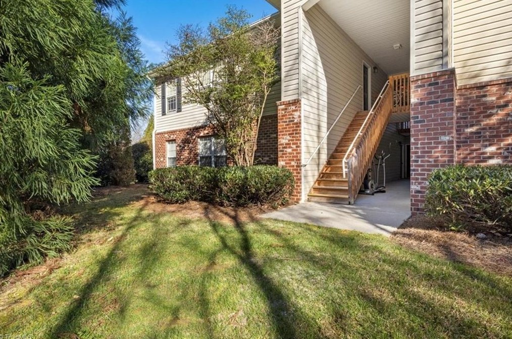 1980 Crest Hollow Dr, Winston Salem, NC 27127-7629