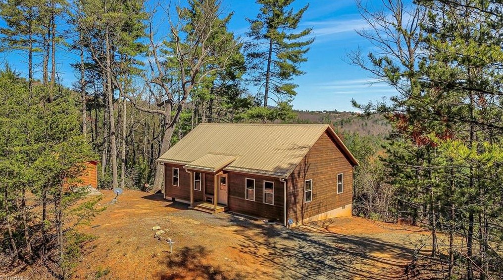 128 Deer Antler Dr, Purlear, NC 28665