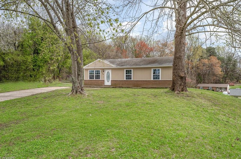 5306 Oak Ridge Pl, Winston Salem, NC 27105-3322