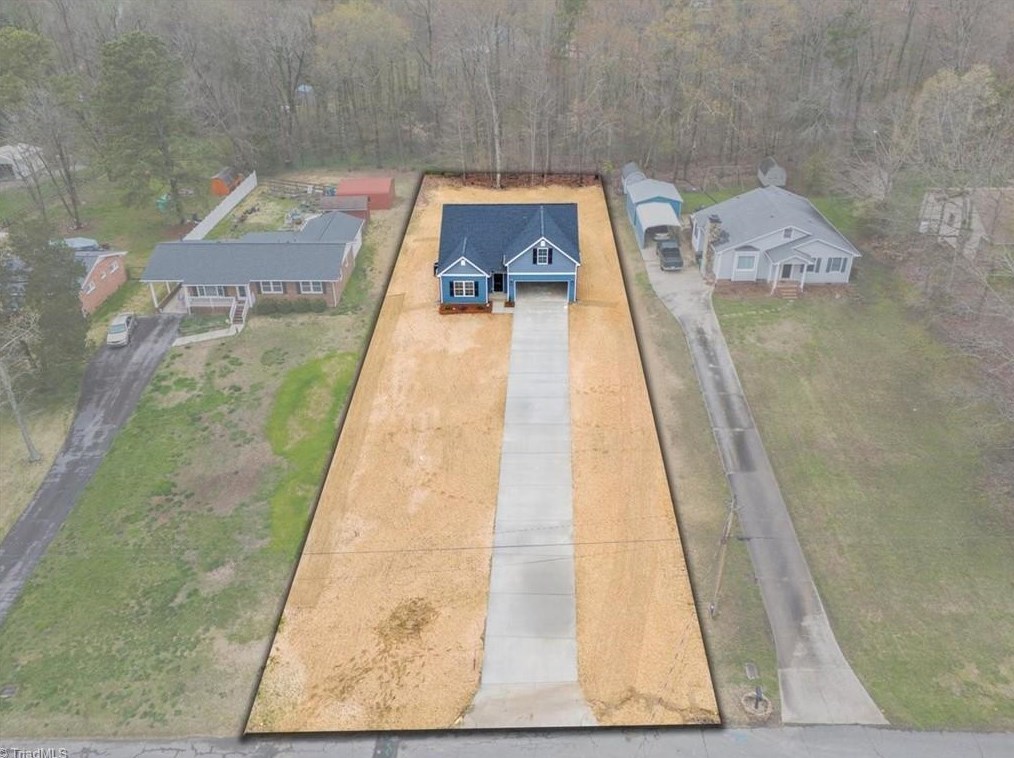 3613 Lakeshore Dr, High Point, NC 27265-1328