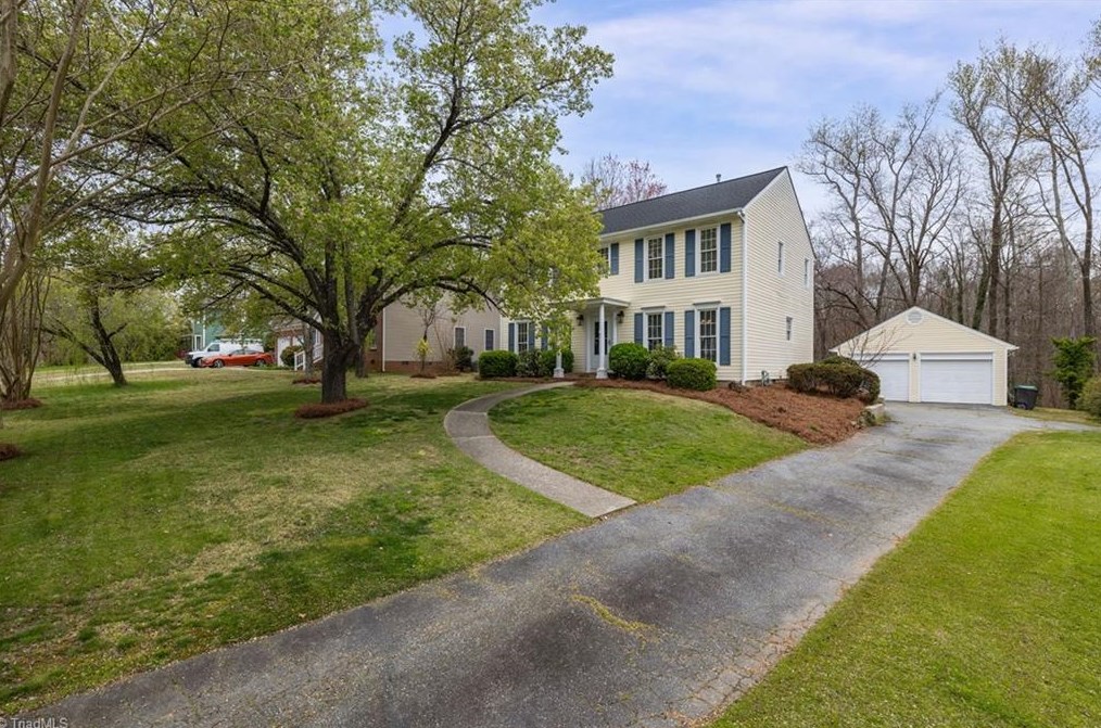 307 Ridgeland Dr, High Point NC  27262-8329 exterior