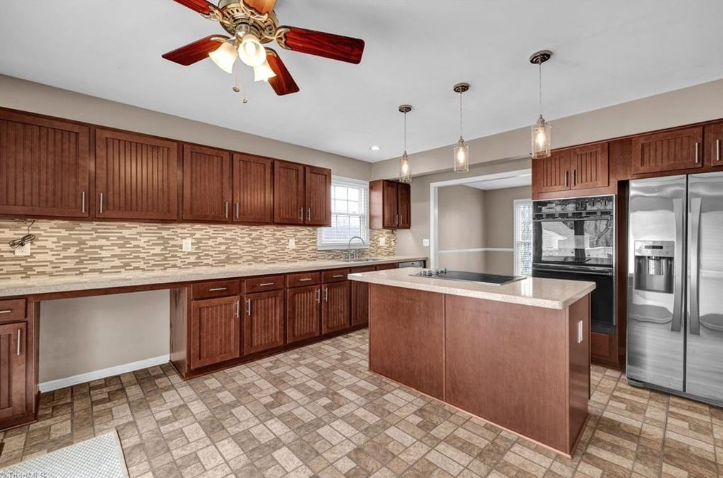 307 Ridgeland Dr, High Point NC  27262-8329 exterior