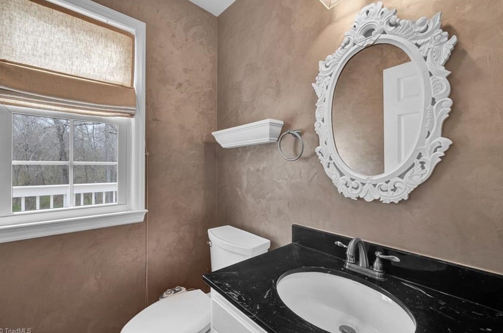 307 Ridgeland Dr, High Point NC  27262-8329 exterior